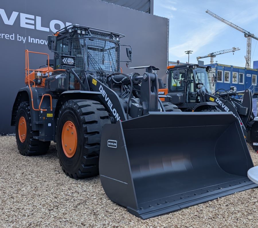 New Waste and Recycling Kit for Develon DL-7 Wheel Loaders