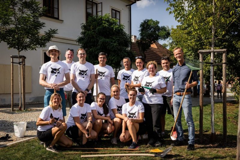 One thousand Bobcat employees across the globe volunteered in community engagement initiatives