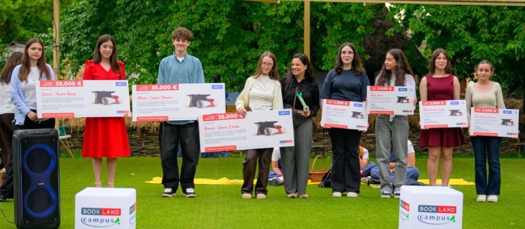 Gala BookLand premiaza excelenta in mediul rural, pentru al treilea an consecutiv, cu burse educationale in valoare de 105.000 euro