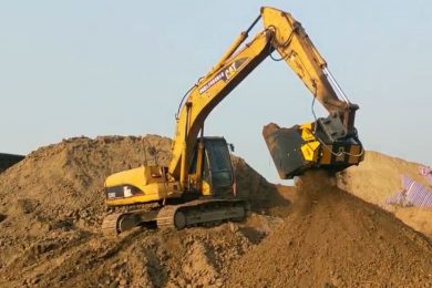653_MB-HDS320 – Caterpillar 320C – China – Screen and mix against pollution – Soil