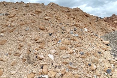 875_foto_2_MB-LS170 – Komatsu WB 97 S5 – Spain – Material separation, recycling – Stones and sand