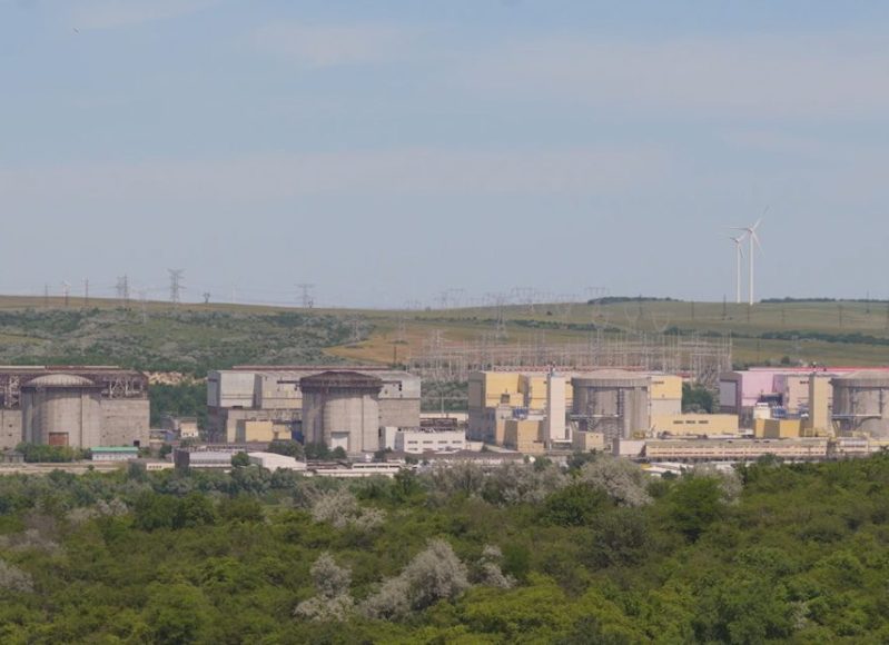 Cernavoda_exterior_view_courtesy_of_Societatea_Nationala_Nuclearelectrica