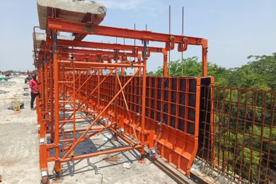 Crash Barrier Movable Formwork system