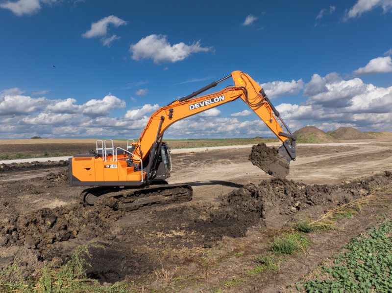 Develon Adds Fifth Model to New Series 9 Excavator Range  