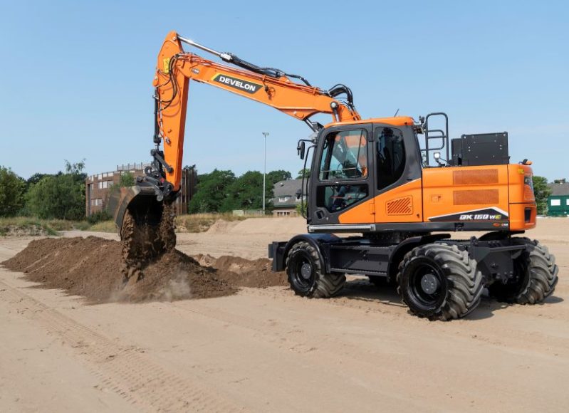 Develon-DX160WE_Harderwijk_©photoLucHilderson_D607801_20250702_red
