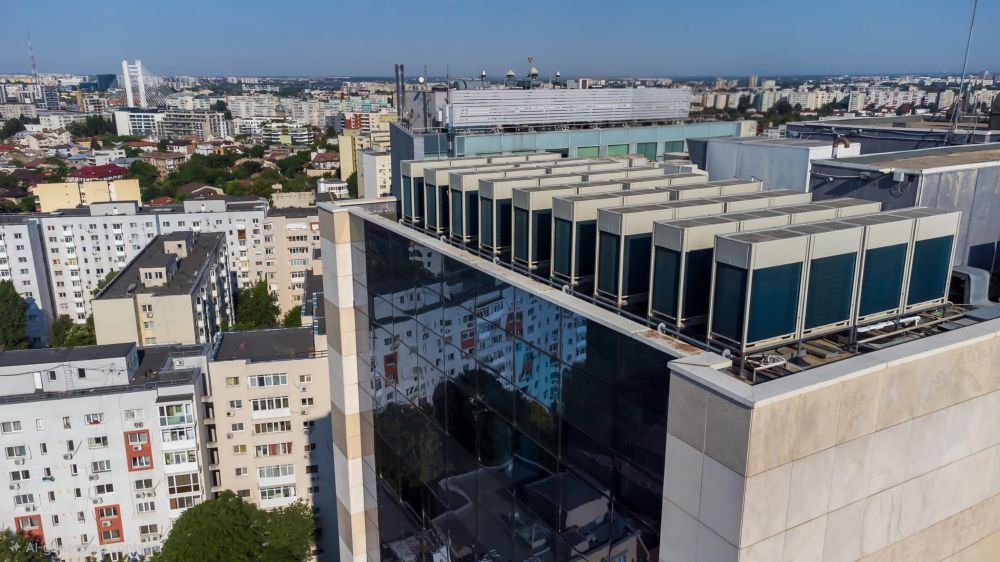 Peste 30% dintre echipamentele de climatizare si ventilare din cladirile comerciale au o vechime mai mare de 15 ani. Patru tendinte vor accelera modernizarea pietei in 2027