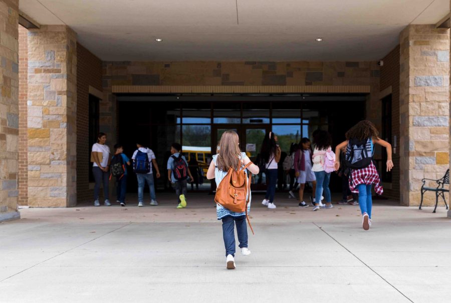 ELKO Romania prezinta 9 moduri prin care tehnologia video poate creste siguranta in scoli