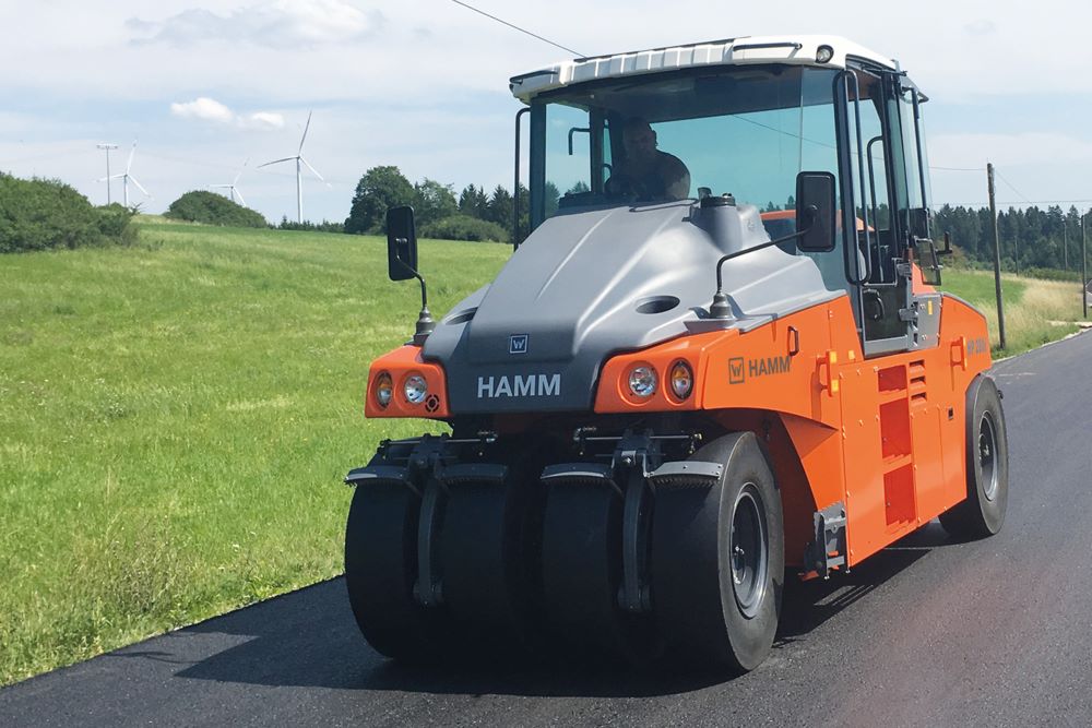 Hamm | HP series – strong pneumatic-tire rollers with many options are performing impressively