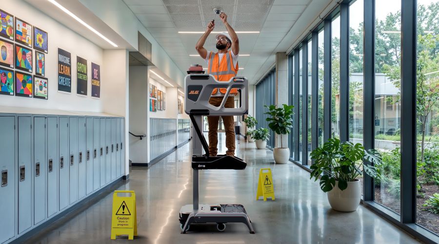 JLG Introduces the LiftPod® Quick Fold Lift to APEX Audience