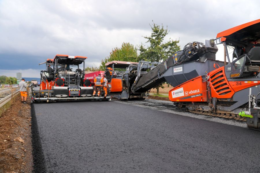 Vögele │ Efficient Asphalt Paving with the Edge Detection Edge Follower