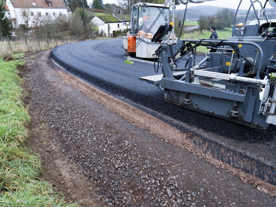 Vögele – Smart Road Pavers: Automated Steering, Grade and Slope Control