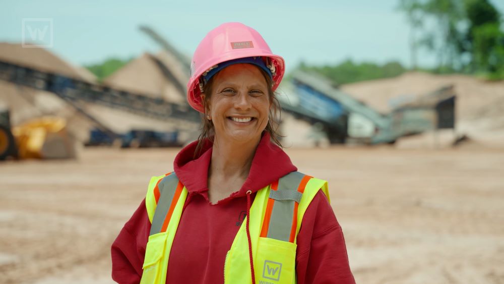 Kleemann │ Sand, Gravel – and Woman Power