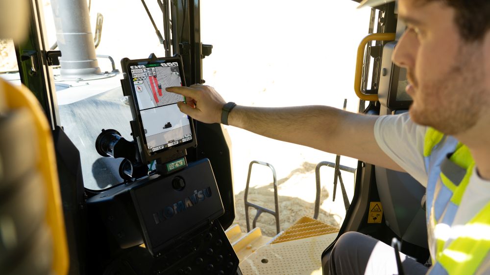 Komatsu introduces 3D Machine Guidance Flex for non-excavators