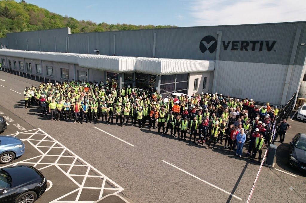 Vertiv planifica extinderea infrastructurii sale din Irlanda si regiunea de Nord-Vest, sporind capacitatile de productie si testare si creand sute de noi locuri de munca pentru specialisti