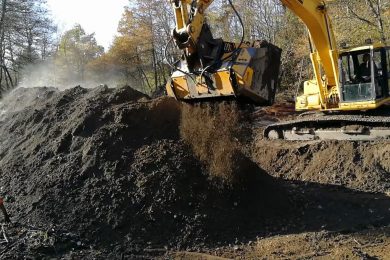 MB-HDS320_kit RM_Komatsu PC210_France_maintenance of parkland_soil_roots (2)