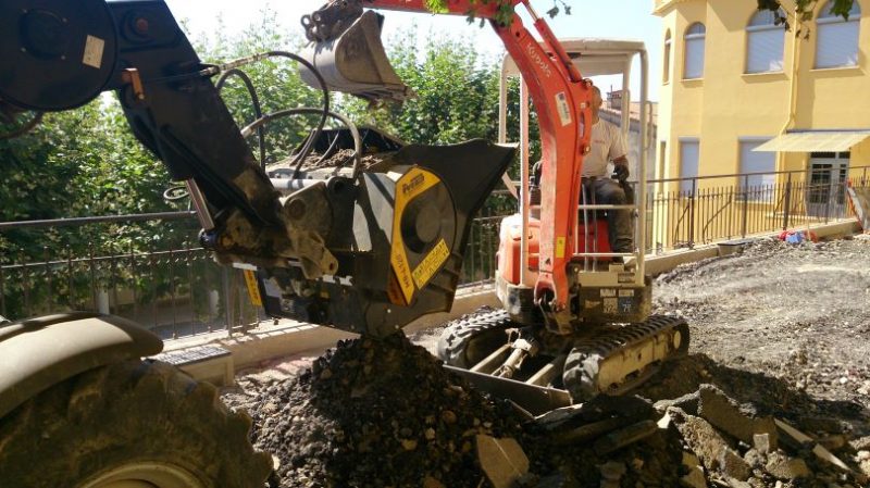 Together we can do so much. How to turn your telescopic handler into a real crusher