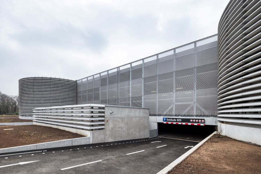 Function meets Design – The Architectural Mesh Façade of the Bonn Hardthöhe Parking Garage