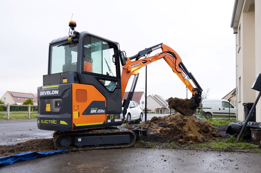DEVELON Launches New DX23E-7 Electric Mini-Excavator