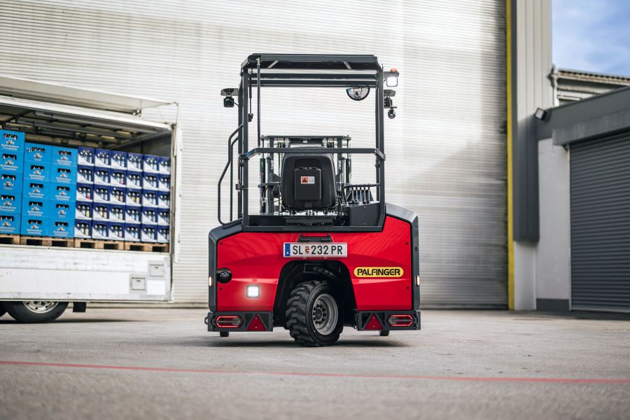A new Take on Beverage Logistics: PALFINGER launches Compact Middle-Seat Truck-Mounted Forklift