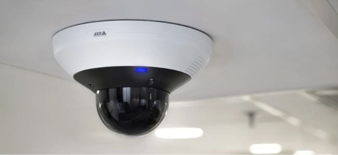 Noua camera PTZ de la Axis poate integra un inel audio pentru supravegherea detaliata a spatiilor mari si reactie activa la incidente