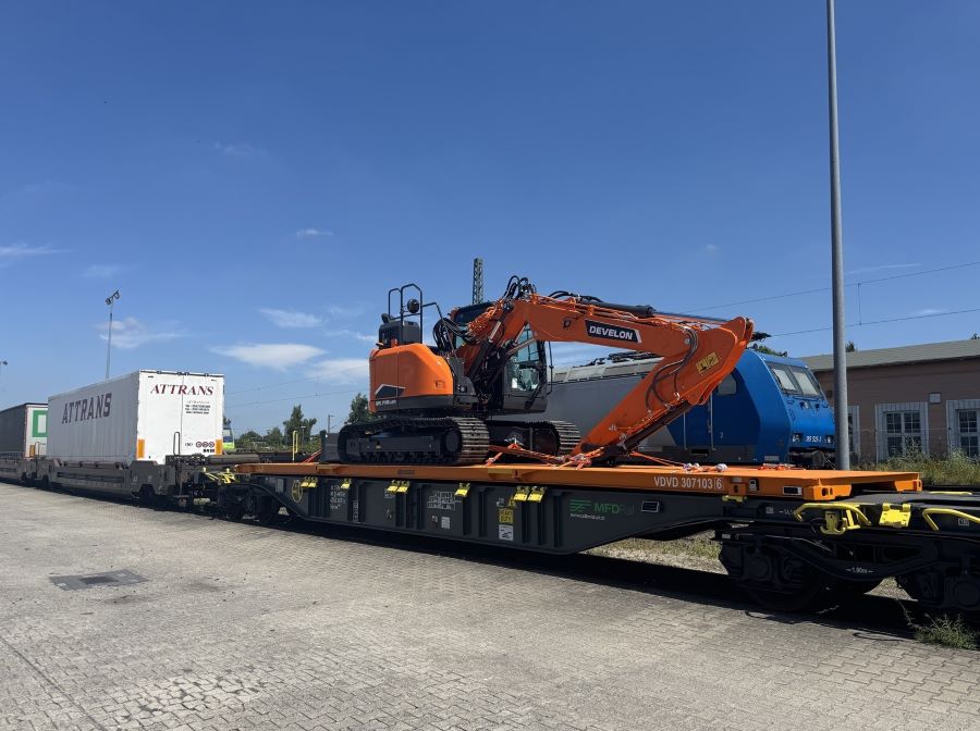 New Develon DX140LCR-7 Crawler Excavator Used to Prove New Greener Transport by Rail for Europe