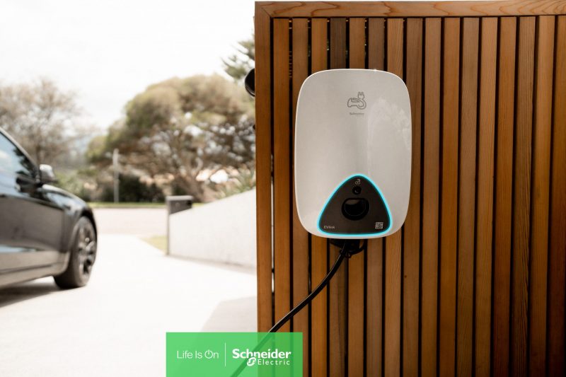 EV Link Home – solutii practice de incarcare a vehiculelor electrice pentru casa, de la Schneider Electric