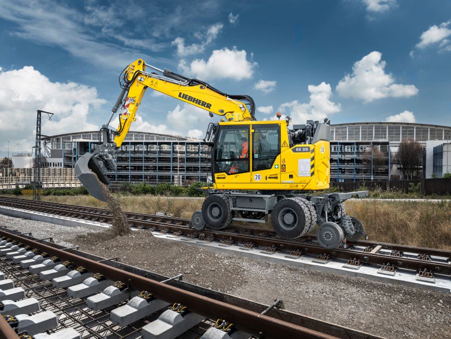 Flexible and Powerful: Liebherr Railroad Excavators at the IAF 2025