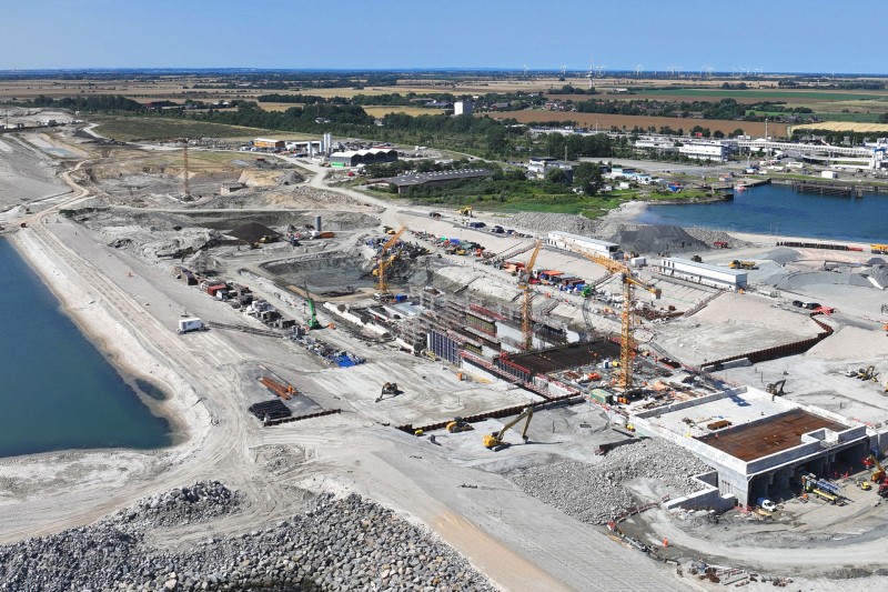 Liebherr Cranes ensure Precision and Progress in Fehmarnbelt Tunnel Construction