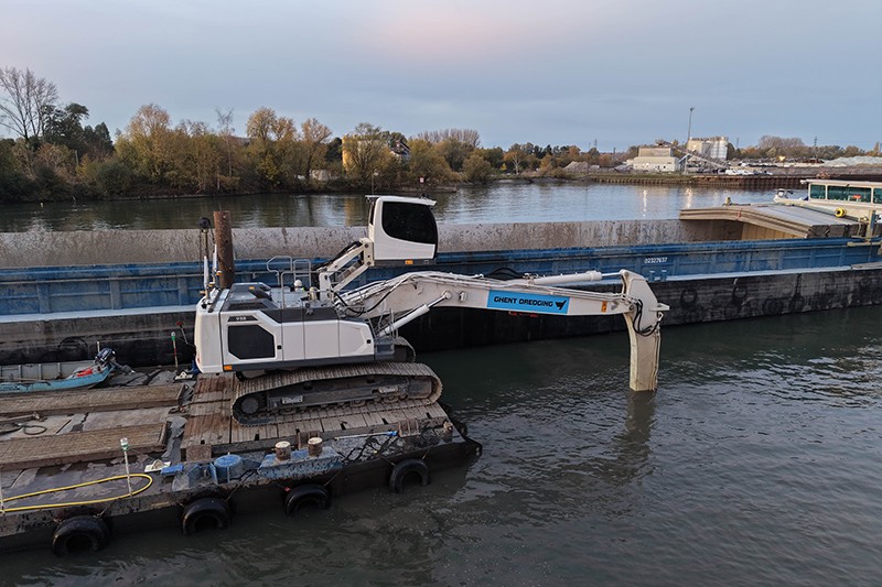 liebherr-r-938-ghent-dredging-2_96dpi_w800