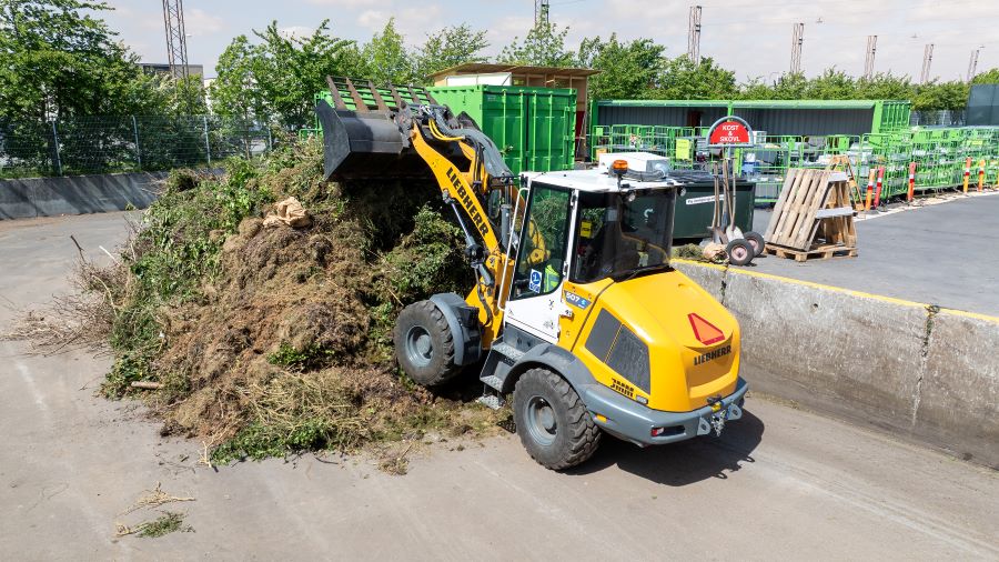 Danish waste company ARC invests in eight battery-electric Liebherr L 507 E wheel loaders to cut CO2