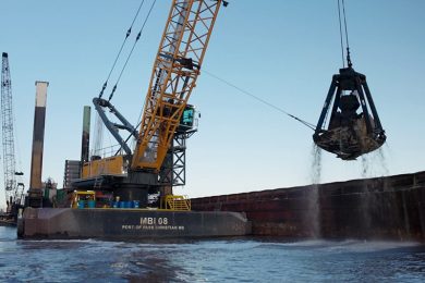 liebherr-transform-hs8300-1_dredging_96dpi_w800