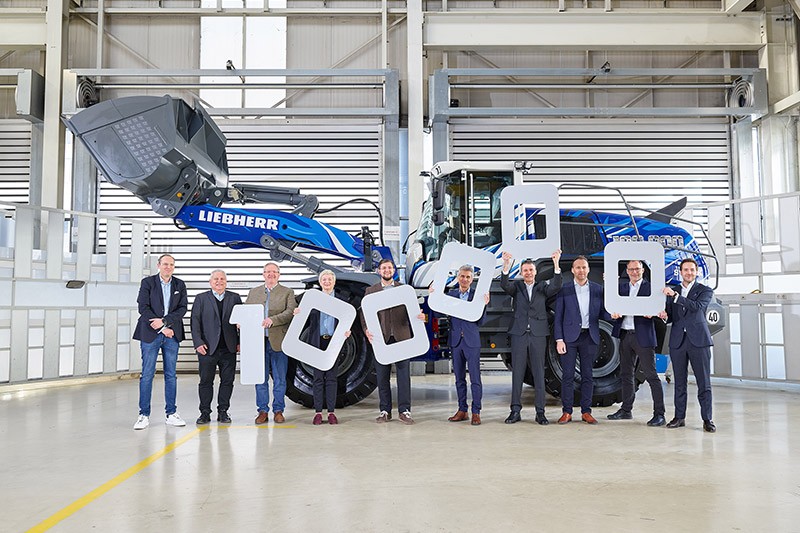 100,000th Wheel Loader Marks a Milestone: Liebherr Celebrates with STORK at its Bischofshofen Plant