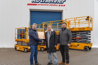 rothlehnerczhaulottehandoverpelikanrental_web-6980af683b01e