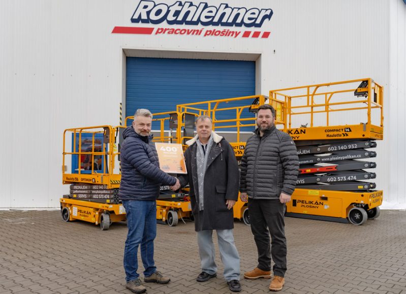 rothlehnerczhaulottehandoverpelikanrental_web-6980af683b01e