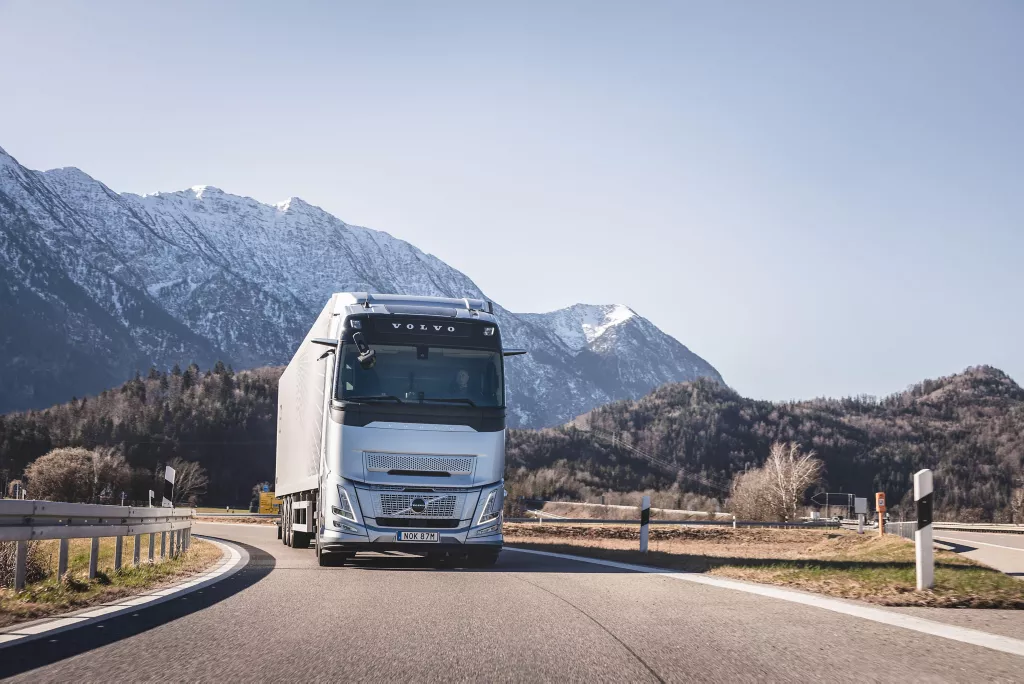 Volvo Trucks’ all-new combustion engine platform: Superior fuel efficiency and ready for a wide range of alternative fuels